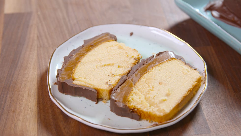 Twix Cake