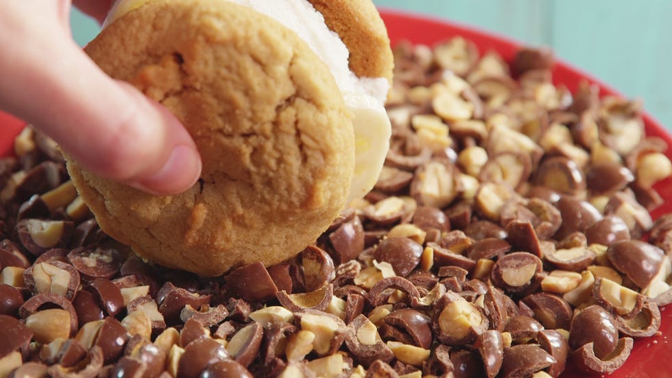 Food, Brown, Ingredient, Cuisine, Finger food, Baked goods, Nuts & seeds, Biscuit, Cookies and crackers, Snack, 