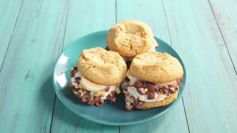 Food, Finger food, Cuisine, Baked goods, Dessert, Ingredient, Dish, Plate, Tableware, Recipe, 