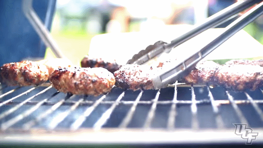 Barbecue grill, Food, Finger food, Roasting, Cuisine, Barbecue, Grilling, Cooking, Dish, Recipe, 
