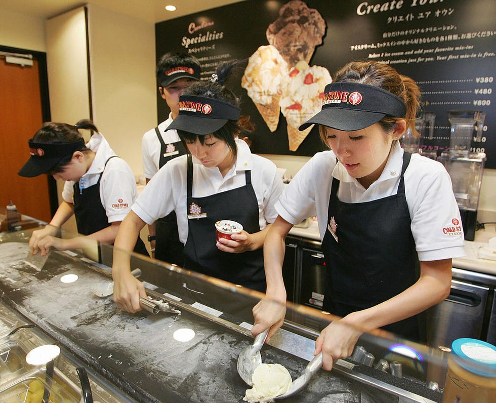 Cold Stone Creamery ice cream mixing