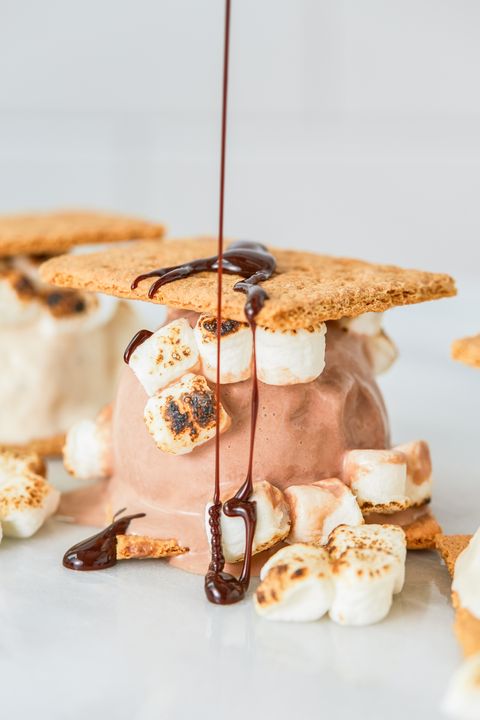 Food, Marshmallow, Cuisine, Snack, Dish, Dessert, Cookie, Baked goods, S'more, Finger food, 