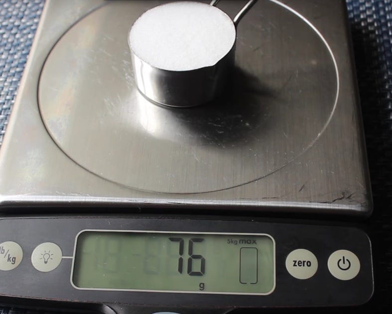 Postal scale, Scale, Small appliance, Cookware and bakeware, Grey, Measuring instrument, Kitchen scale, Kitchen appliance accessory, Silver, Chemical compound, 