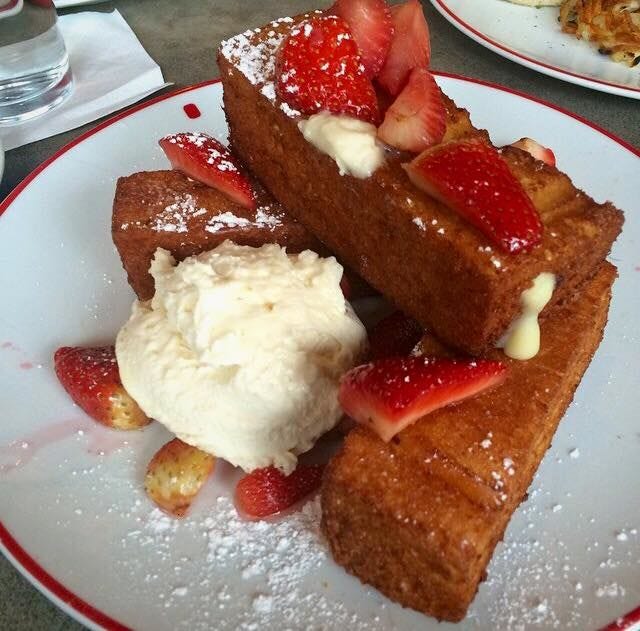 Food, Cuisine, Dishware, Ingredient, Sweetness, Dish, Tableware, Dessert, Baked goods, Plate, 