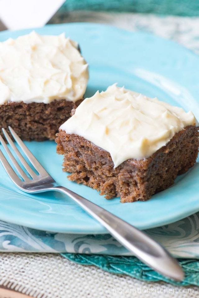 Dish, Food, Cuisine, Snack cake, Ingredient, Carrot cake, Dessert, Cream cheese, Buttercream, Cream, 