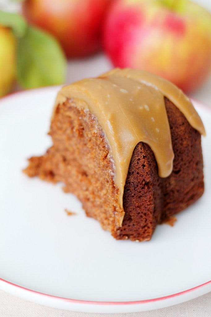 Food, Dish, Cuisine, Ingredient, Snack cake, Dessert, Apple, Glaze, Baked goods, Produce, 