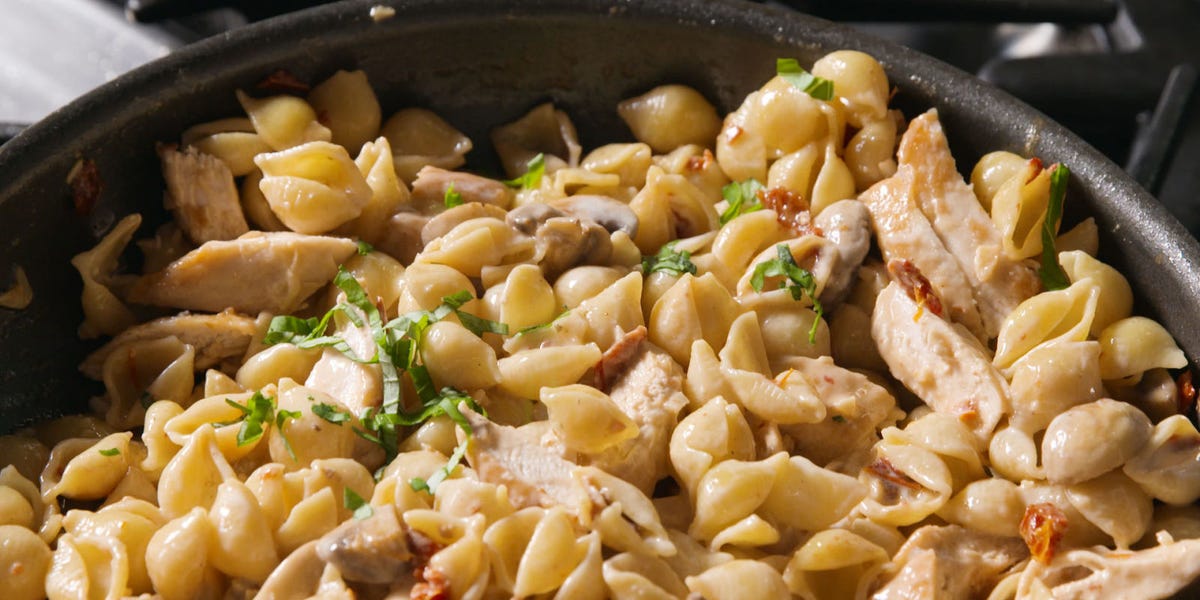 Garlic Butter Shells Have The Most Addictive Sauce