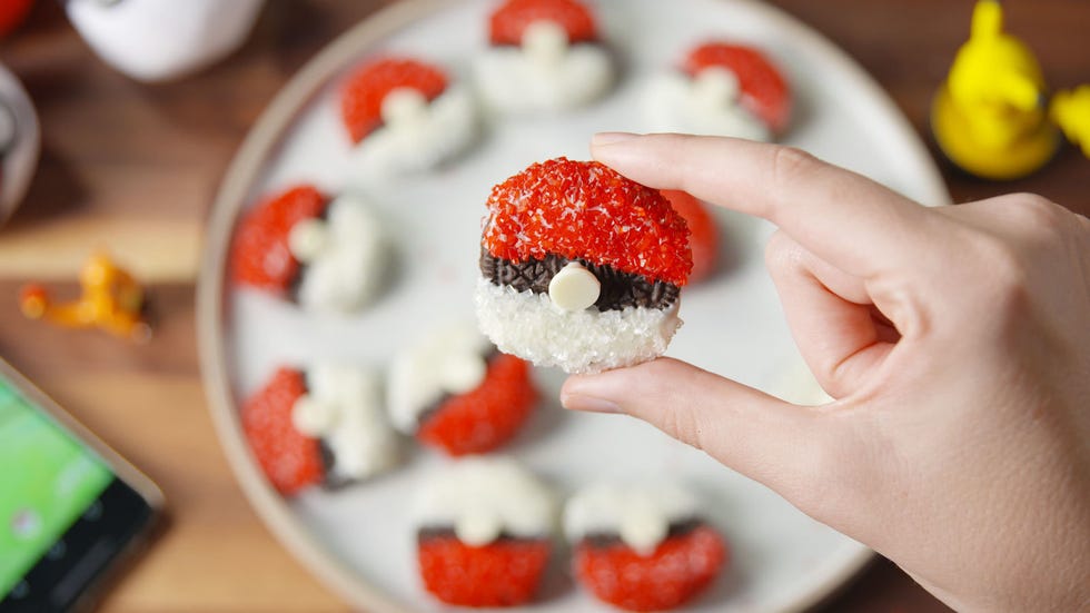 Pokeball Oreos