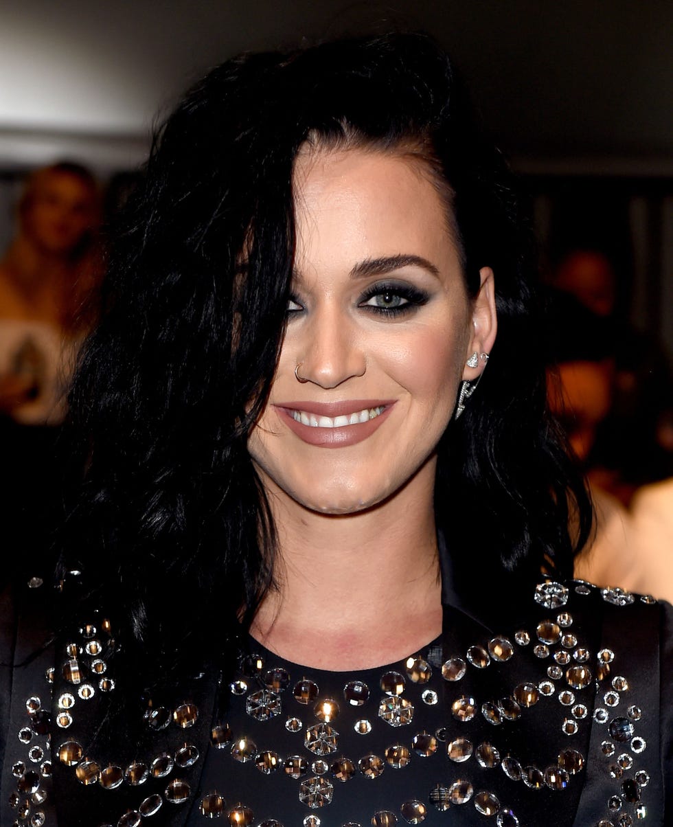 Lip, Smile, Hairstyle, Chin, Eyebrow, Earrings, Eyelash, Facial expression, Style, Black hair, 
