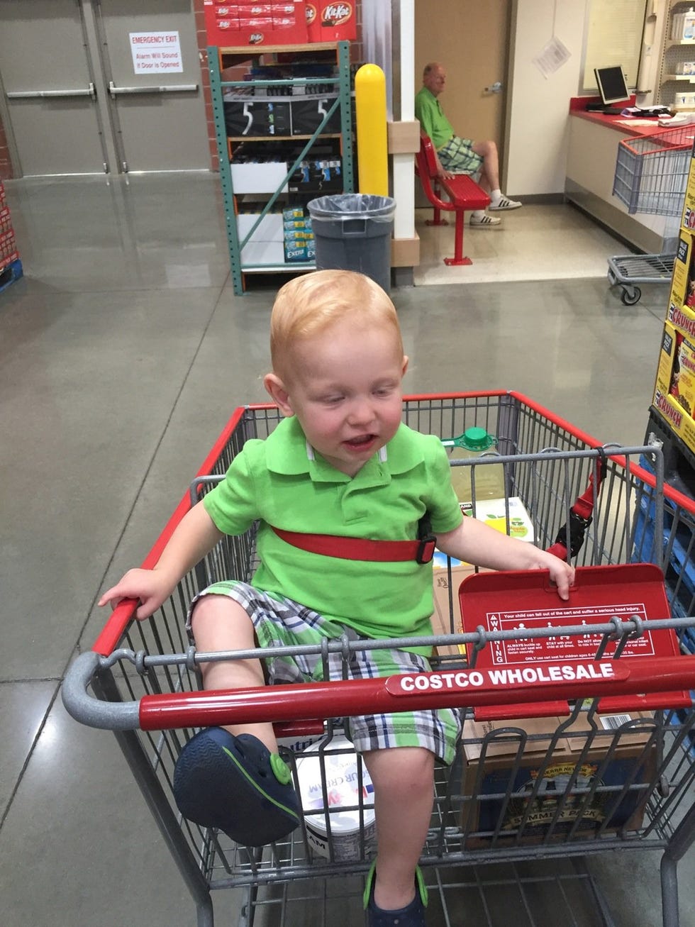 Floor, Child, Baby & toddler clothing, Retail, Shopping cart, Service, Shelf, Grocery store, Toddler, Cart, 