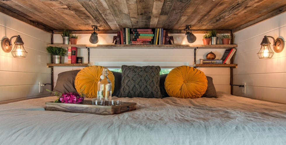 Room, Lighting, Interior design, Textile, Wall, Bed, Ceiling, Bedding, Shelf, Amber, 