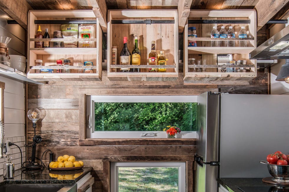 Interior design, Bottle, Flowerpot, Shelving, Distilled beverage, Glass bottle, Shelf, Alcohol, Fruit, Produce, 