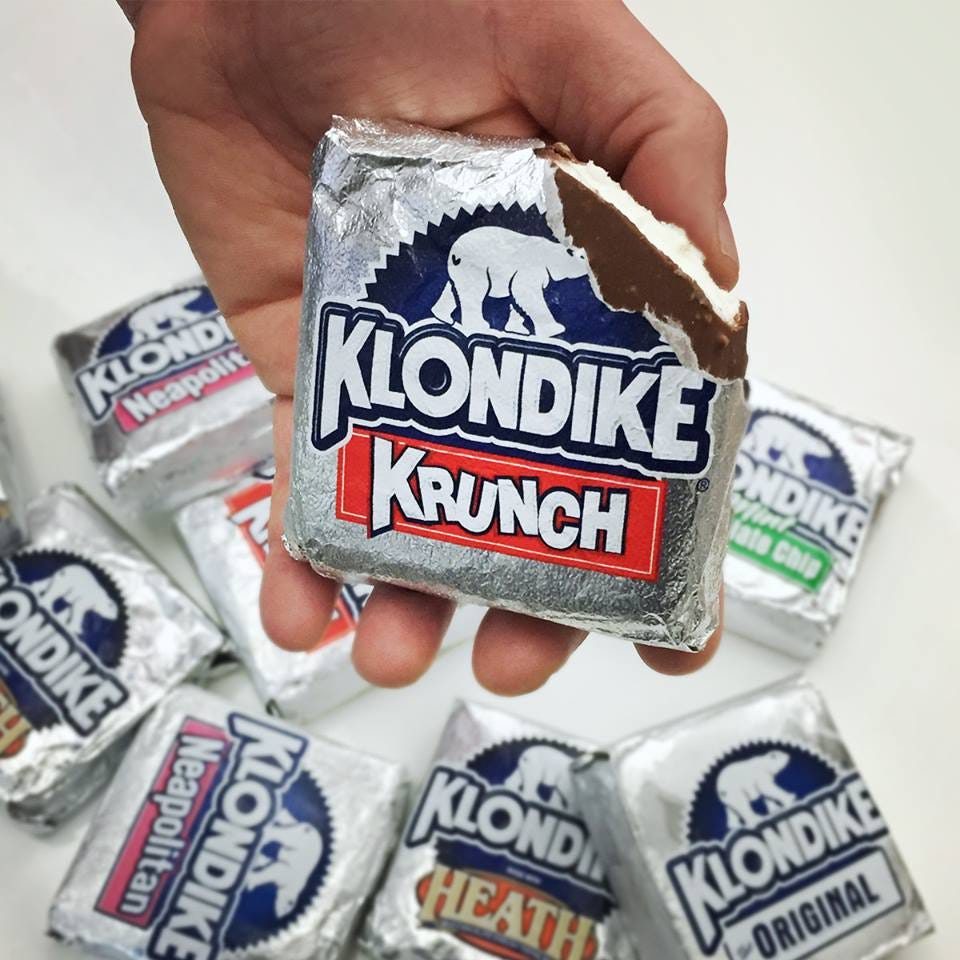 Logo, Label, Junk food, Packaging and labeling, Trademark, Tin, Convenience food, 