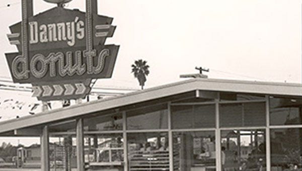 Building, Diner, Filling station, Facade, Restaurant, Grocery store, 