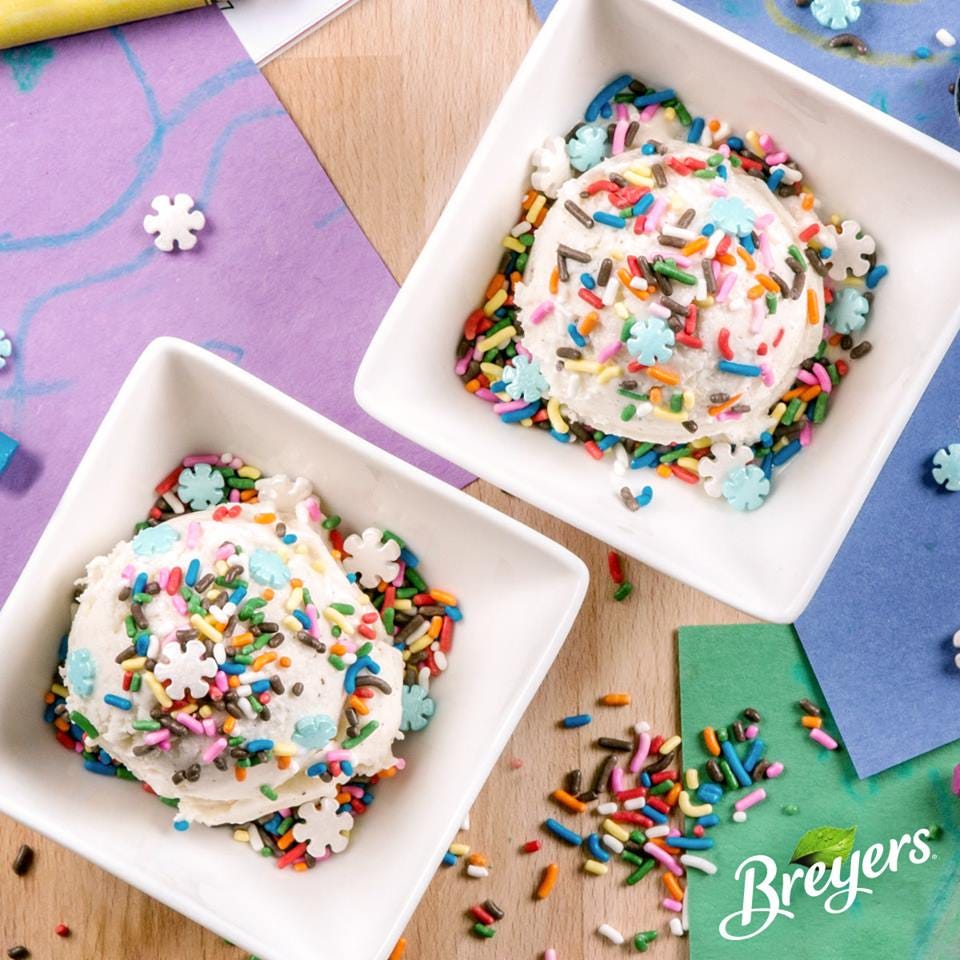 Food, Cuisine, Sweetness, Sprinkles, Dessert, Ingredient, Confectionery, Baked goods, Finger food, Plate, 