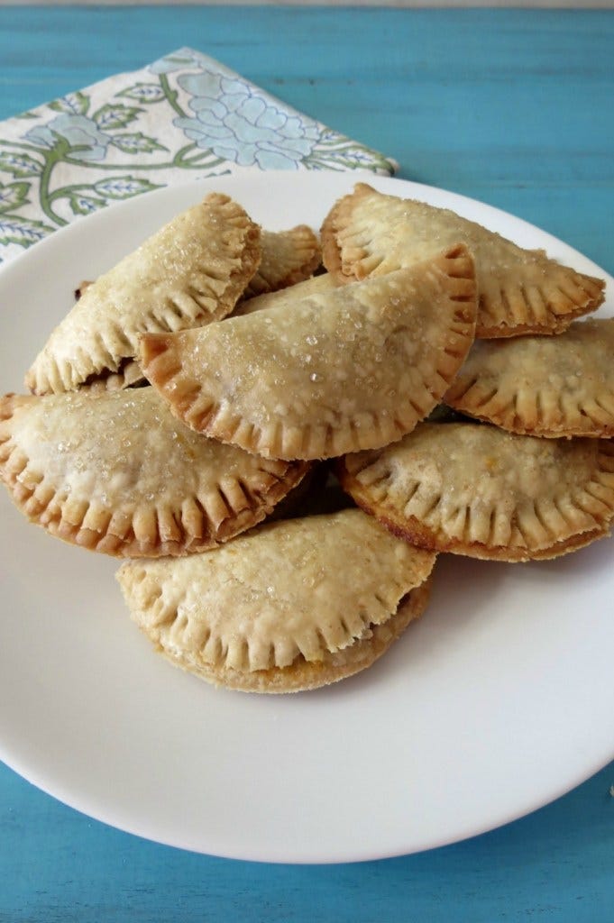 Dish, Food, Cuisine, Khuushuur, Empanada, Curry puff, Ingredient, Mezzelune, Pastel, Baked goods, 