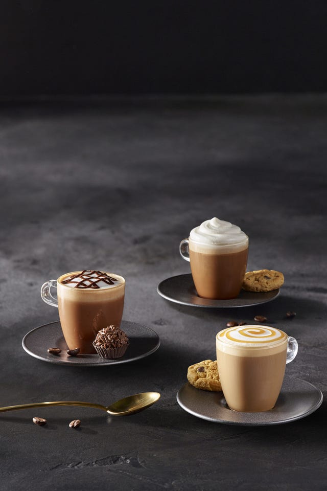 Serveware, Food, Dishware, Sweetness, Drinkware, Tableware, Saucer, Drink, Coffee, Snack, 