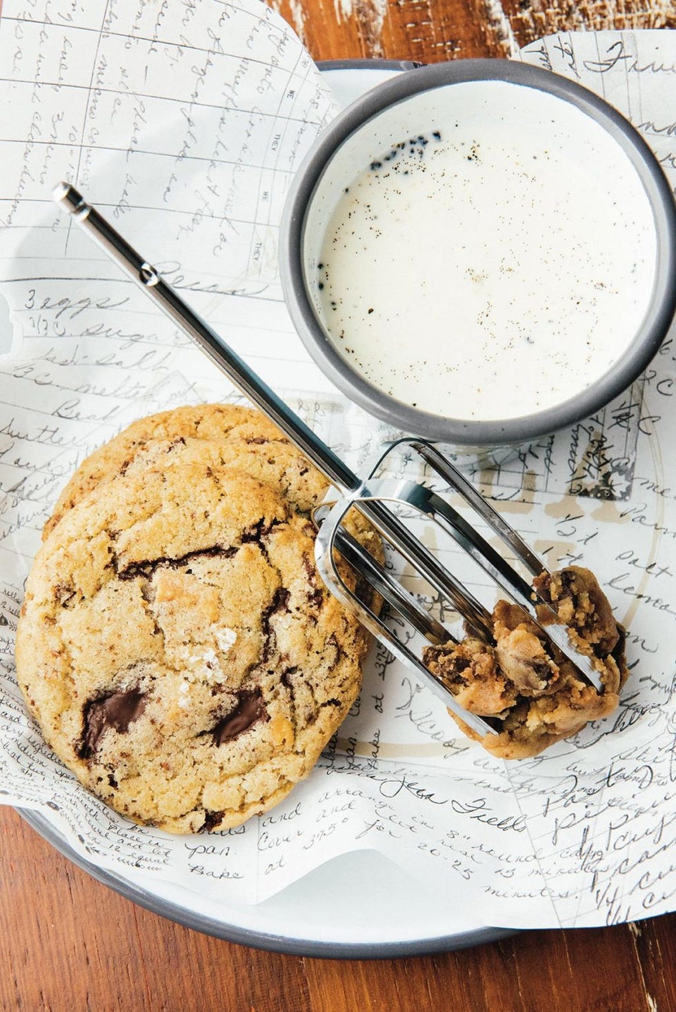Food, Dish, Cuisine, Ingredient, Oatmeal-raisin cookies, Chocolate chip cookie, Dessert, Cookie, Scone, Snack, 