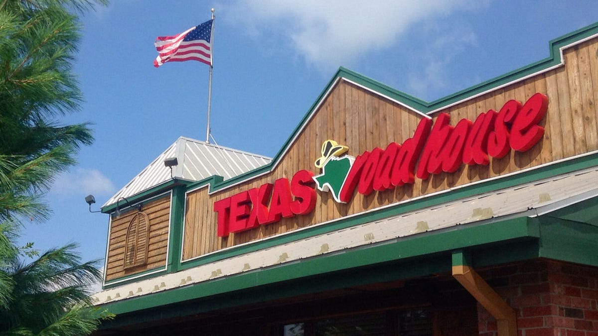 preview for Julia Tries All Of The Most Popular Menu Items At Texas Roadhouse