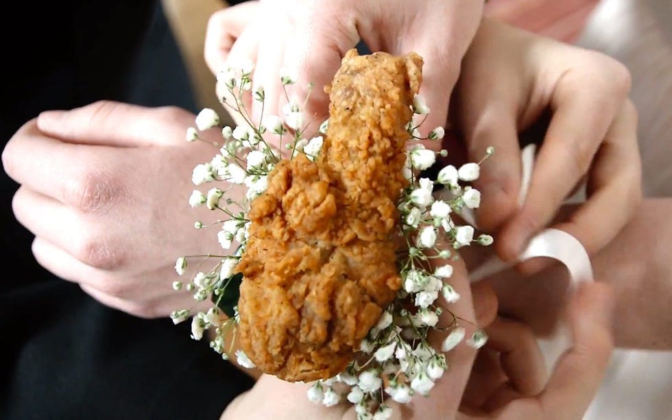 Finger, Hand, Nail, Wrist, Thumb, Fried food, Recipe, Gesture, Comfort food, Leaf vegetable, 