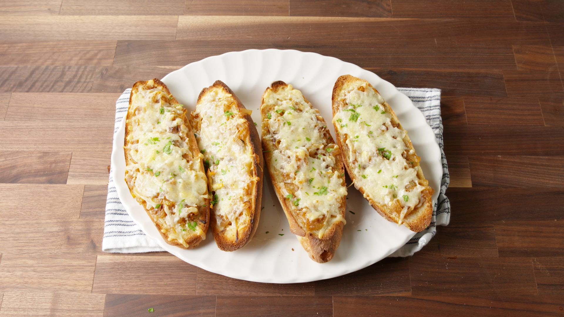 Cooking French Onion Cheesy Bread Video – French Onion Cheesy Bread ...