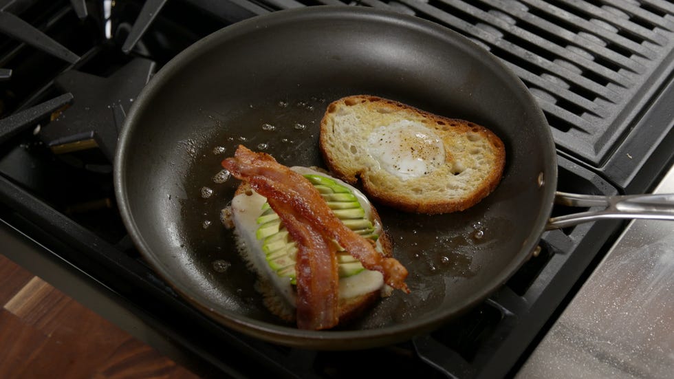Egg-in-a-Hole-Breakfast-Sandwich