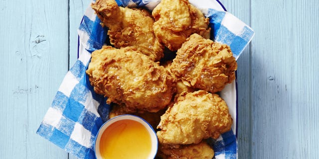 Food, Finger food, Fried food, Deep frying, Dish, Fast food, Pakora, Ingredient, Serveware, Junk food, 