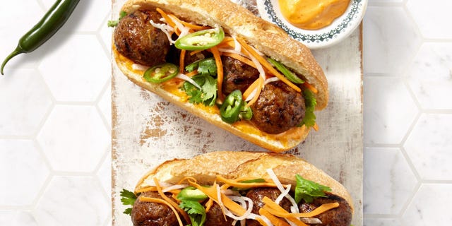Food, Ingredient, Finger food, Dish, Cuisine, Fast food, Breakfast, Recipe, Serveware, Meat, 