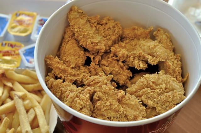 Food, Brown, Fried food, French fries, Deep frying, Tableware, Dish, Cuisine, Dishware, Recipe, 