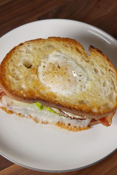 Egg-in-a-Hole-Breakfast-Sandwich