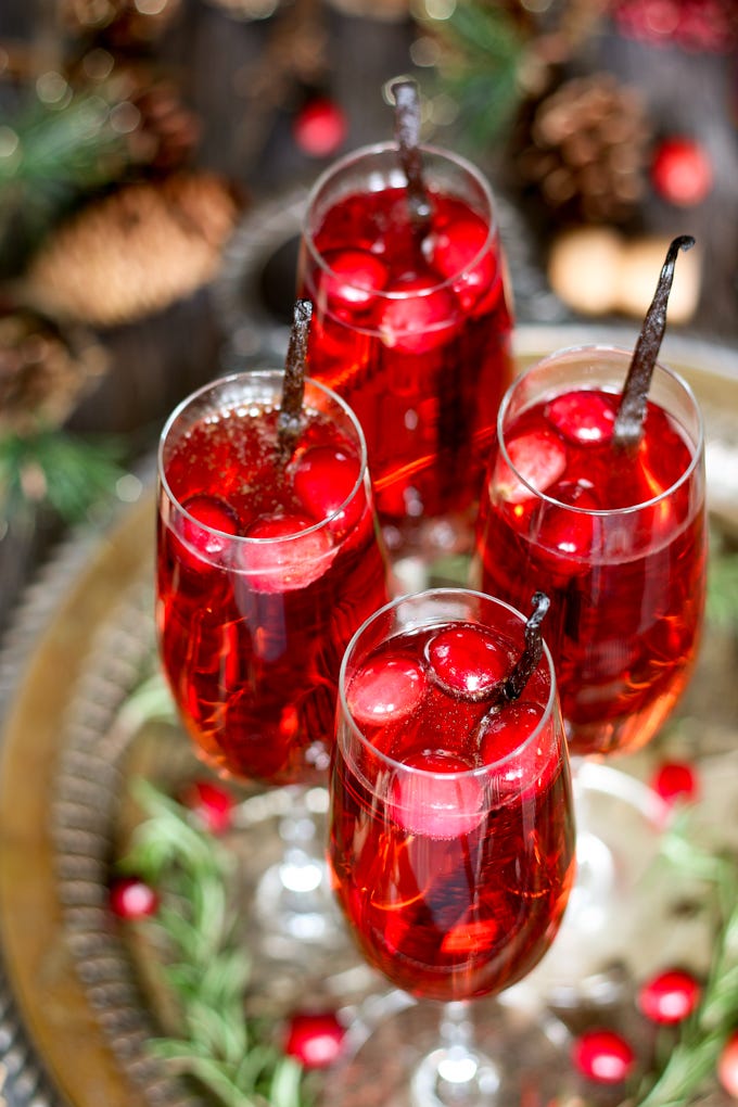 Food, Drink, Punch, Cranberry, Alcoholic beverage, Non-alcoholic beverage, Ingredient, Fruit, Distilled beverage, Plant, 