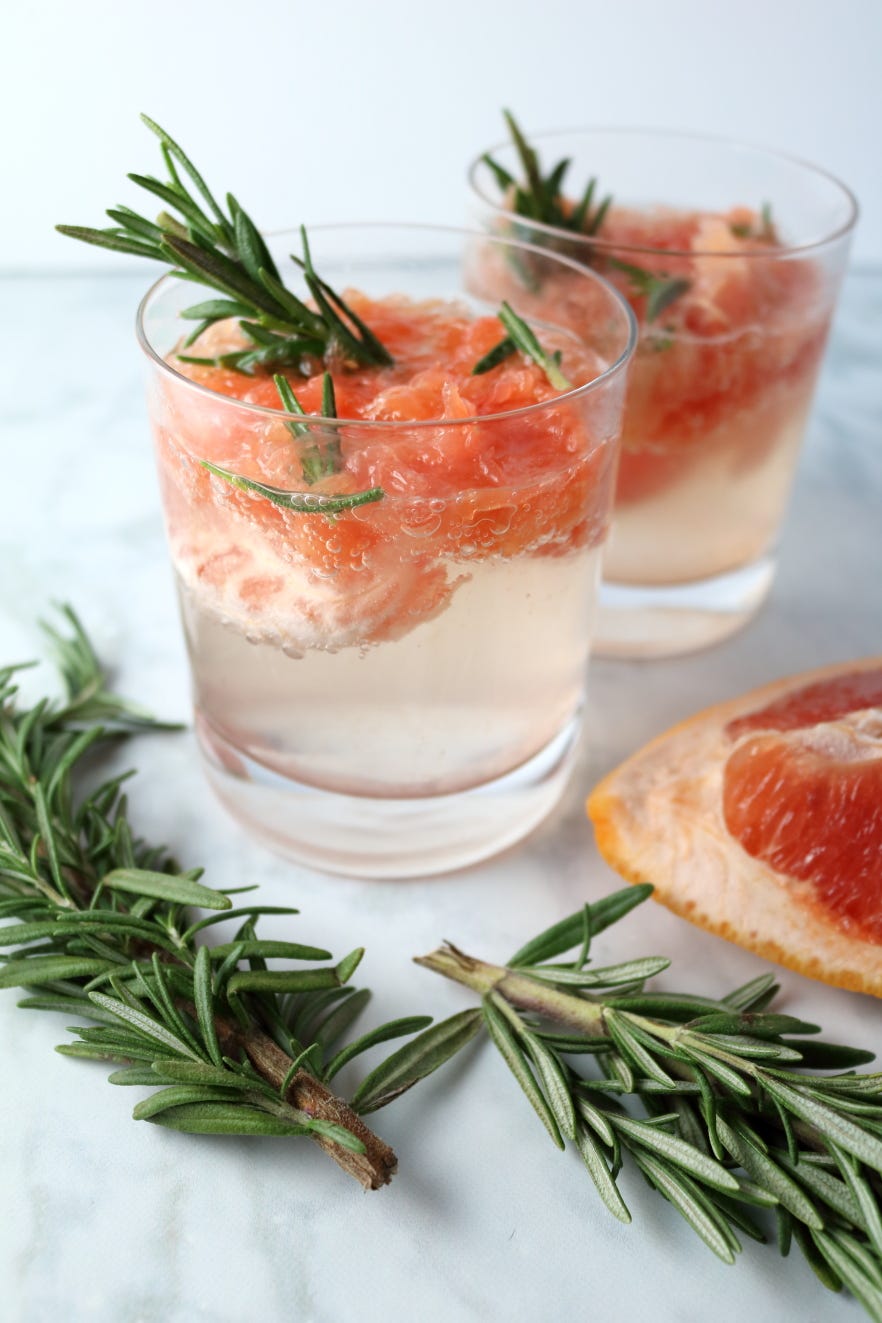 Ingredient, Drink, Liquid, Glass, Produce, Classic cocktail, Peach, Garnish, Drinkware, Herb, 