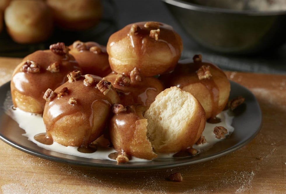Food, Cuisine, Ingredient, Serveware, Dish, Snack, Plate, Dessert, Dishware, Baked goods, 