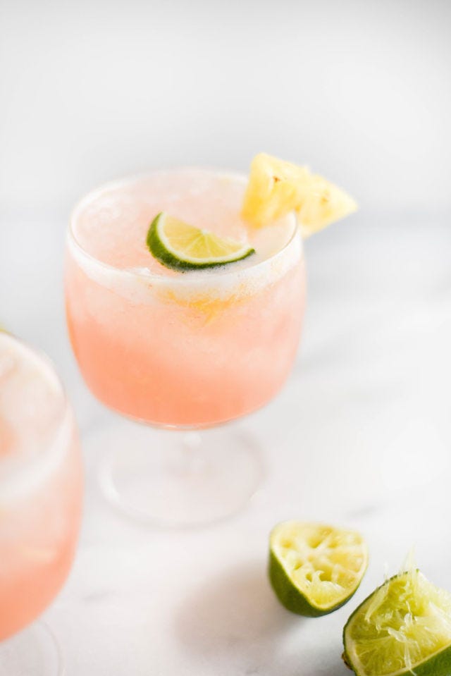 Citrus, Lemon, Fruit, Drink, Tableware, Food, Produce, Peach, Ingredient, Cocktail, 