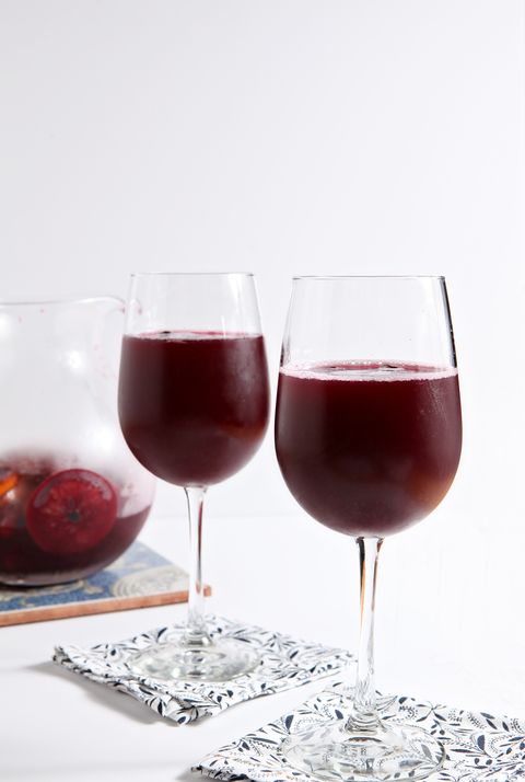 Wine glass, Drink, Stemware, Glass, Red wine, Alcoholic beverage, Wine cocktail, Drinkware, Tinto de verano, Wine, 