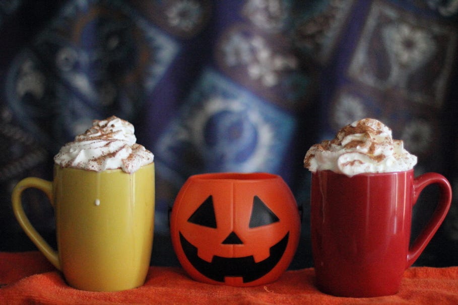 Serveware, Jack-o'-lantern, Calabaza, Vegetable, Squash, Drinkware, Orange, Ceramic, Dishware, Creative arts, 