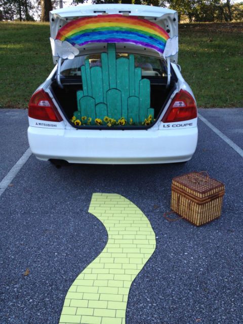 41 Best Trunk Or Treat Ideas — How To Decorate Your Car For Halloween