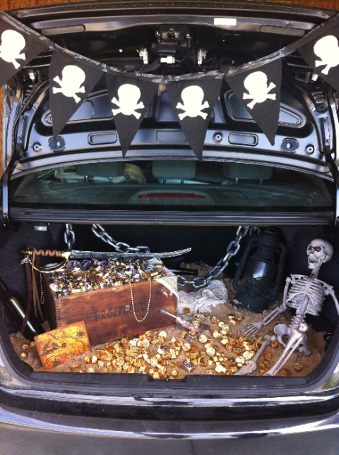 45 Best Trunk Or Treat Ideas — How To Decorate Your Car For Halloween