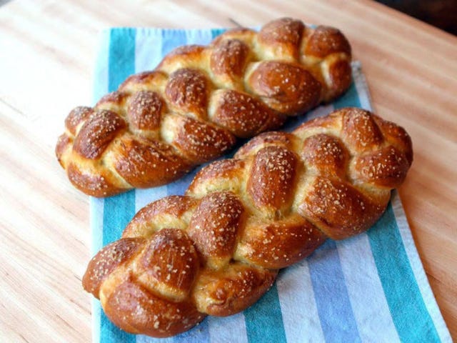 Food, Cuisine, Dish, Challah, Bread, Baked goods, Ingredient, Tsoureki, Hefekranz, Dessert, Food, Cuisine, Dish, Challah, Bread, Baked goods, Ingredient, Tsoureki, Hefekranz, Dessert,