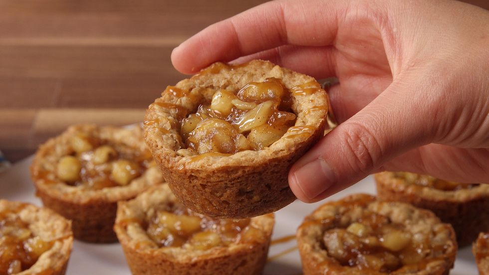 apple crisp cookie cups