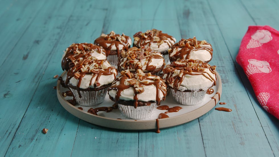 mississippi mud cakes horizontal beauty
