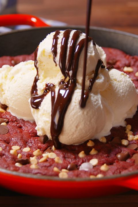 red-velvet-skillet-cookie