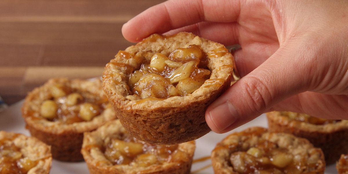 These Oatmeal Cookie Cups Are An Apple Crisp Lover's Dream Come True