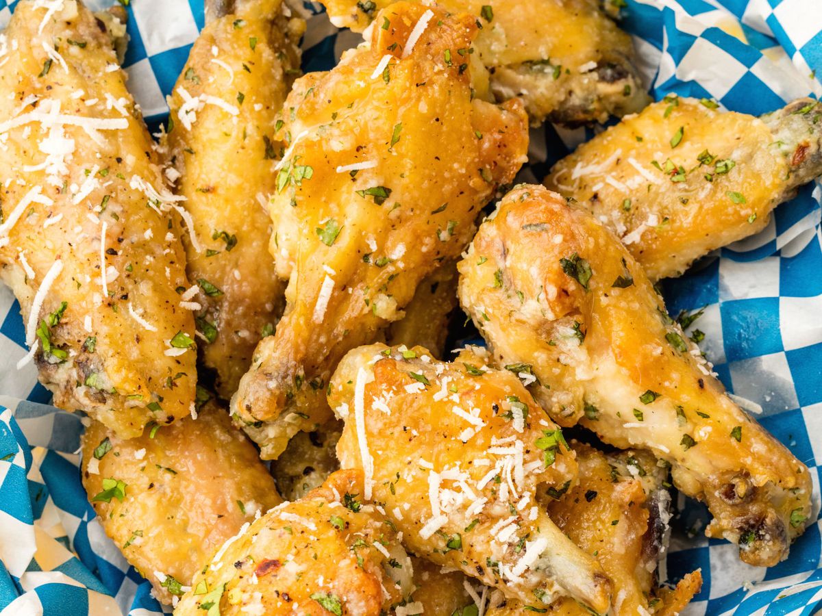 Garlic Parmesan Wings Recipe - How to Make Garlic Parmesan Wings