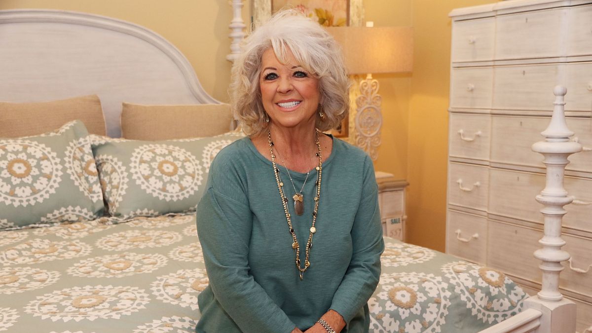 Paula Deen's Magazine Publisher Stands by Embattled Star – The Hollywood  Reporter