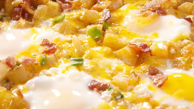 Bacon, Egg, and Potato Breakfast Skillet (+VIDEO) - The Girl Who