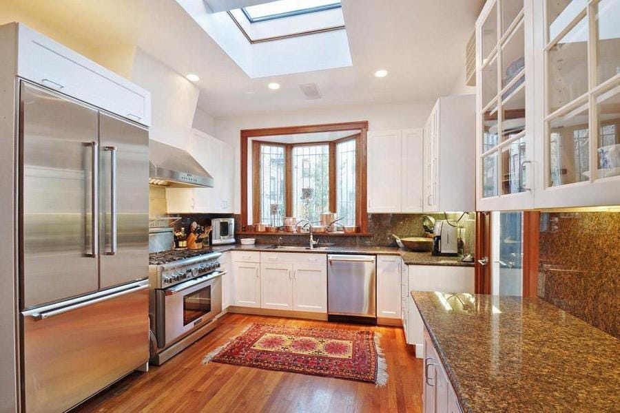 Wood, Interior design, Floor, Room, Property, Glass, Flooring, Ceiling, Countertop, Cupboard, 