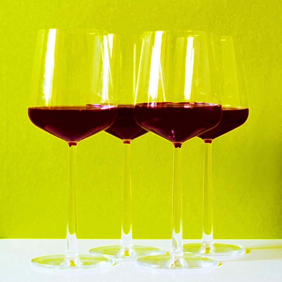 Glass, Stemware, Drinkware, Drink, Liquid, Barware, Alcoholic beverage, Alcohol, Tableware, Dessert wine, 