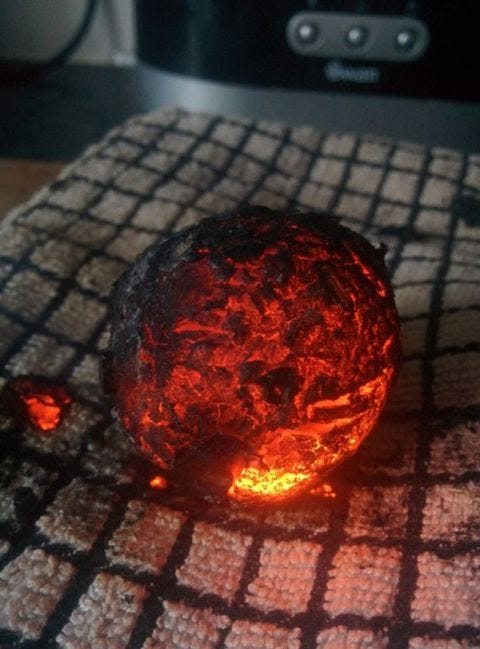 Charcoal, Heat, Geological phenomenon, Cuisine, Fire, Flame, Roasting, Food, Barbecue, Dish, 