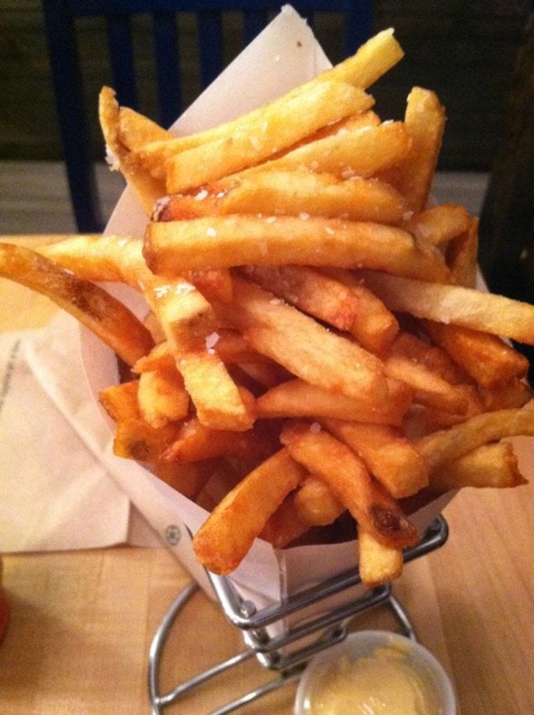 Food, Fried food, White, Deep frying, French fries, Tableware, Fast food, Side dish, Potato, Breakfast, 